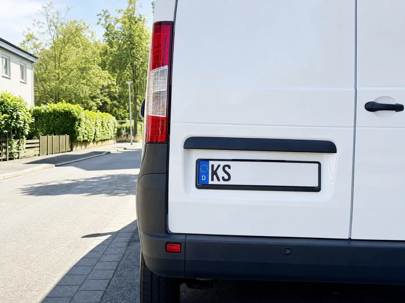 Service-Fahrzeug von ME Sicherheitstechnik mit Kasseler Kennzeichen, bereit für den Einsatz in Kassel und Umgebung.